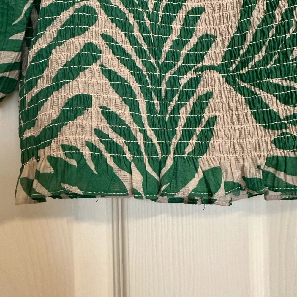 H&M Green and Tan Leaf Print Women's Top size small - Picture 6 of 9